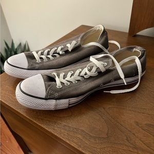 Men’s low top converses size 10